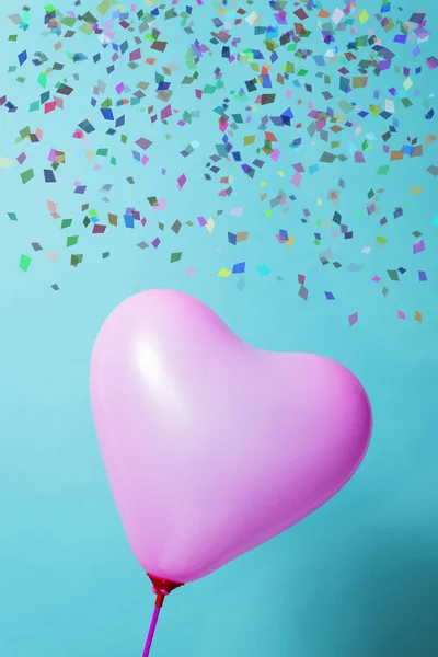 Globo Rosa Forma Corazón Algunos Confeti Sobre Fondo Azul —  Fotos de Stock