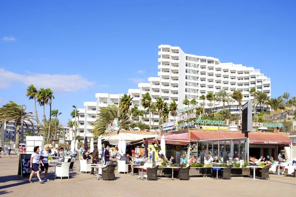 Maspalomas Hiszpania Stycznia 2019 Urlopowiczów Tarasach Restauracji Playa Del Ingles — Zdjęcie stockowe