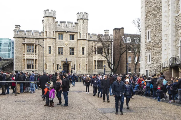 London December 2018 Large Queue People Waiting See Famous Crown — Stock Photo, Image