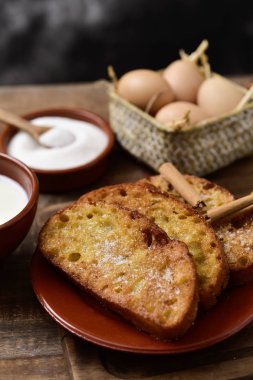 torrijas, tipik İspanyol tatlı için Oruç ve Paskalya