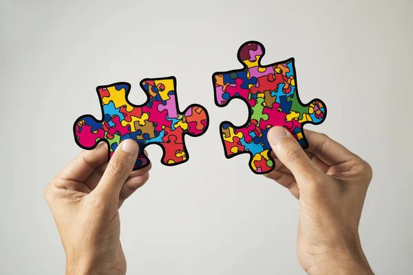 Pezzi di puzzle, simbolo della consapevolezza dell'autismo — Foto Stock