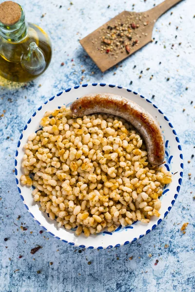 Feijão frito e salsicha típica da Catalunha — Fotografia de Stock