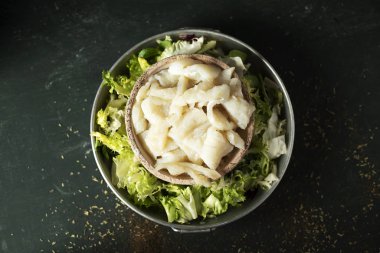 malzemeler Xato hazırlamak için, ham Cod ile bir salata