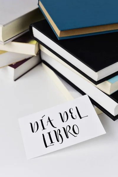 Libros y textos Jornada mundial del libro en español — Foto de Stock