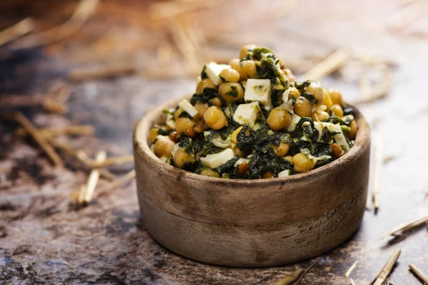 Chickpea salad, with spinach, pine nuts and cheese — Stock Photo, Image