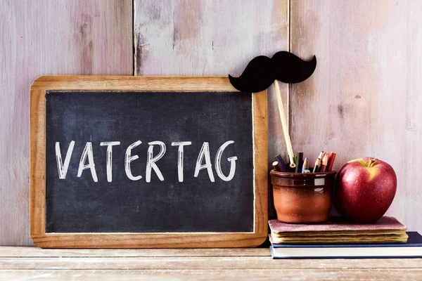 Text pappor dag på tyska i en svarta tavlan — Stockfoto