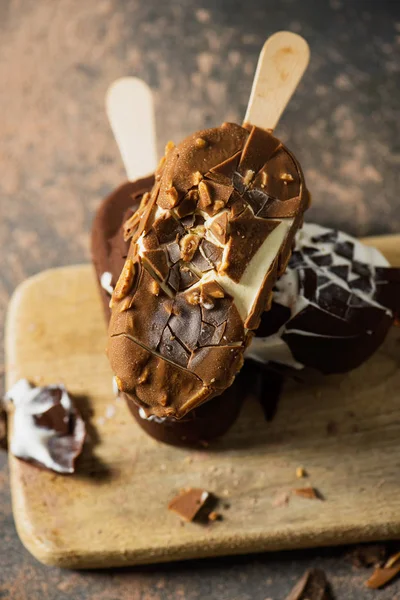 Çikolatalı dondurma çubuğu — Stok fotoğraf