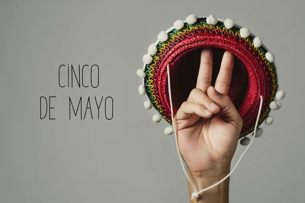 Μεξικάνικο καπέλο και κείμενο Σίνκο ντε Μάγιο, μεξικάνικο γεγονός — Φωτογραφία Αρχείου