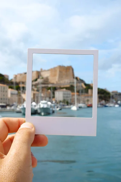 Hombre con marco en Bonifacio, Córcega, Francia —  Fotos de Stock