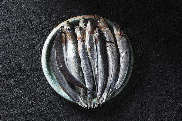 Boquerones espanhóis crus, anchovas típicas da Espanha — Fotografia de Stock