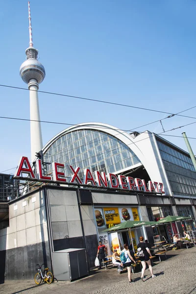 Bahnhof alexanderplatz in berlin, deutschland — Stockfoto
