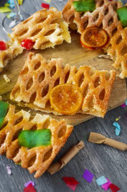 coca de Sant Joan, Cataloni tatlı düz pasta