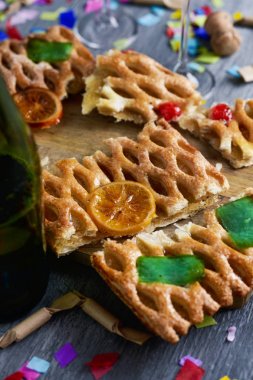 coca de Sant Joan, Katalonya tatlı düz pasta