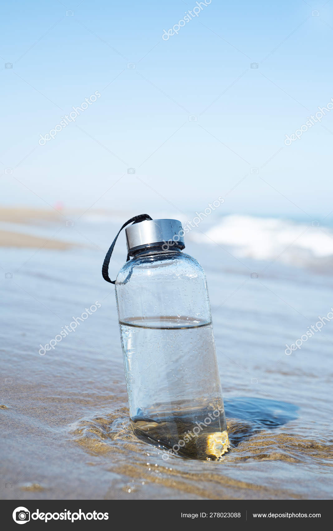 https://st4.depositphotos.com/1022214/27802/i/1600/depositphotos_278023088-stock-photo-reusable-water-bottle-on-the.jpg
