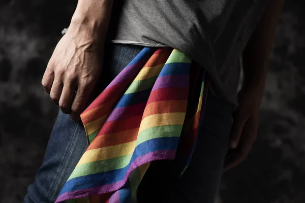 Hombre con un pañuelo con dibujos de arco iris —  Fotos de Stock