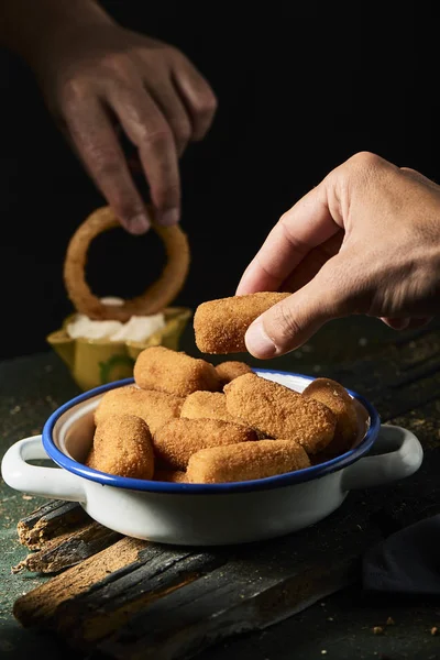 Anillos de calamar españoles y croqueta — Foto de Stock