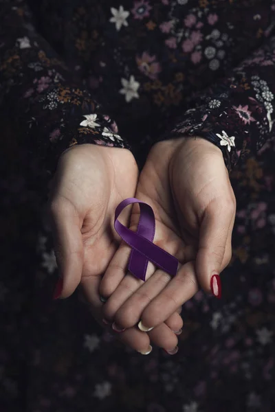 Purple ribbon against the violence against women — Stock Photo, Image