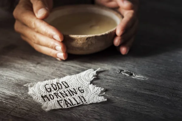 Man med en skål med soppa och text god morgon FAL — Stockfoto