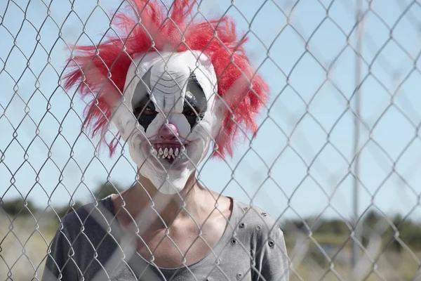 Skrämmande clown utomhus — Stockfoto