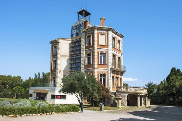 Maternite Suisse building in Elne, France — Stock fotografie