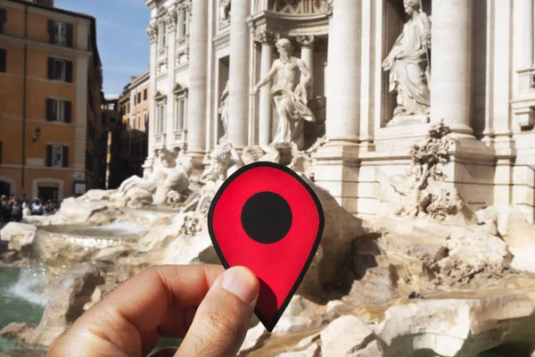 Red marker at Trevi Fountain in Rome, Italy — Stock Photo, Image