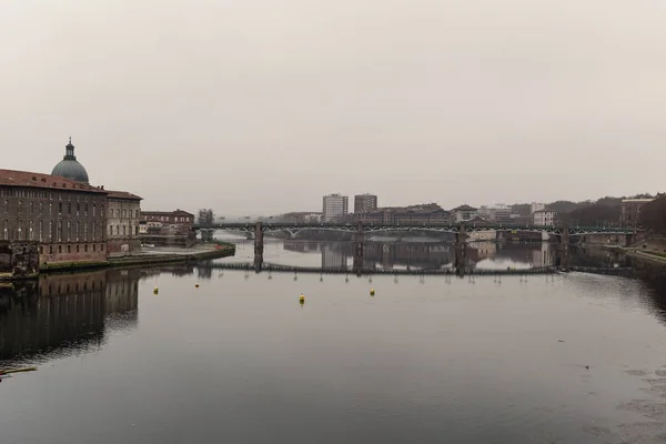 Ποταμό Garonne σε Τουλούζη, Γαλλία — Φωτογραφία Αρχείου