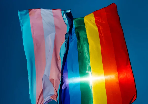 Närbild Gay Stolthet Flagga Och Transgender Stolthet Flagga Viftande Den — Stockfoto