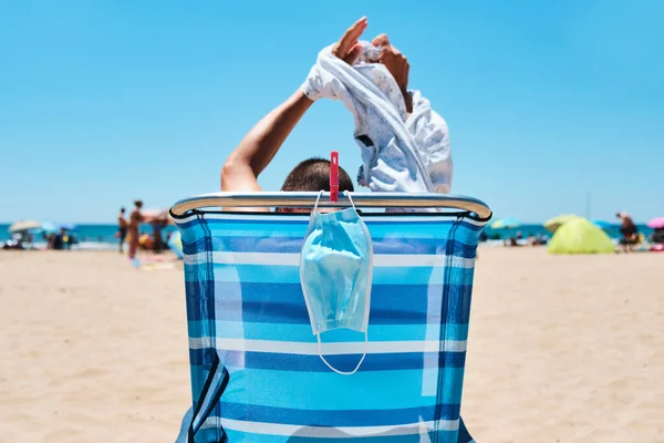 Closeup Caucasian Man Sitting Deck Chair Beach Seen Taking His — Stock Photo, Image