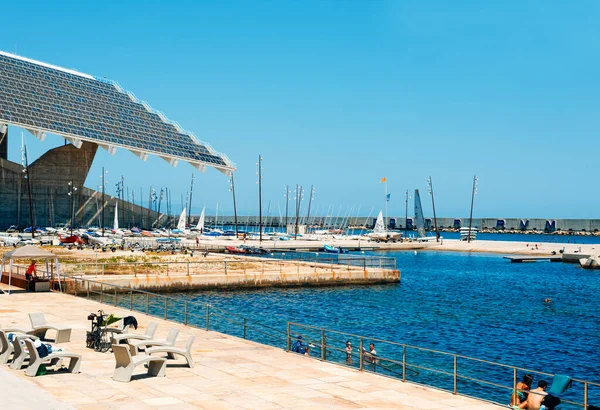 Barcelona Spanyolország Június 2020 Emberek Úsznak Óceánban Parc Del Forum — Stock Fotó