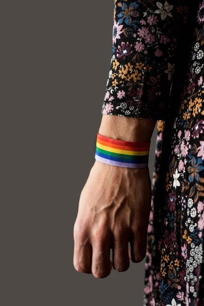 Primo Piano Una Giovane Donna Caucasica Con Nastro Arcobaleno Legato — Foto Stock