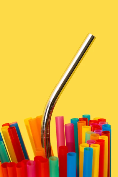 Reusable Stainless Steel Drinking Straw Standing Out Some Disposable Plastic — Stock Photo, Image