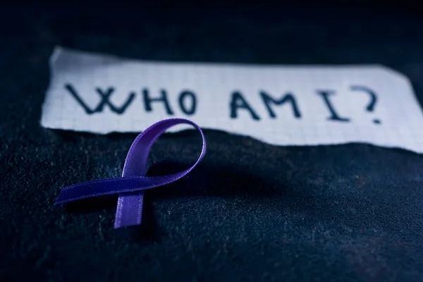 Purple Awareness Ribbon Alzheimers Disease Awareness Piece Paper Question Who — Stock Photo, Image