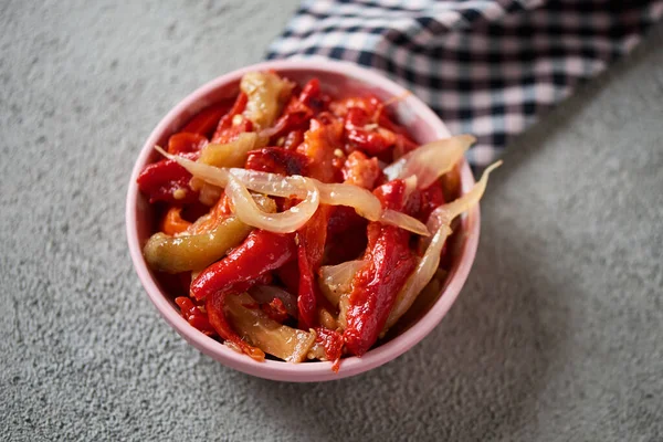 Cuenco Rosado Con Escalivada Plato Típico Cataluña España Elaborado Con —  Fotos de Stock