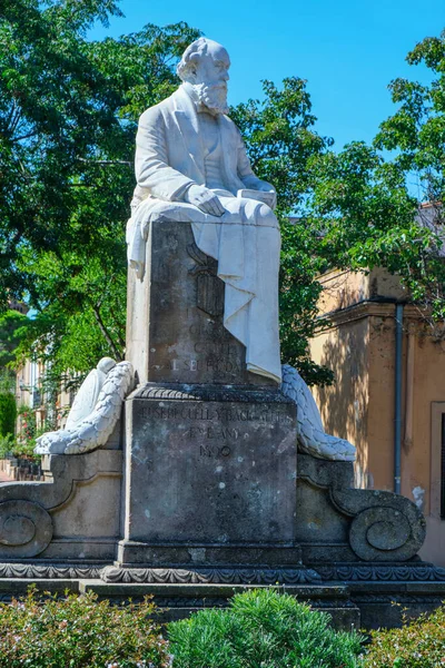 Detalhe Monumento Eusebi Guell Praça Juan Guell Bairro Colonia Guell — Fotografia de Stock