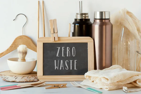 Texto Zero Resíduos Quadro Uma Pilha Itens Não Plásticos Sustentáveis — Fotografia de Stock