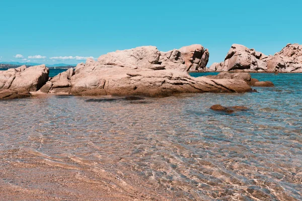 Widok Szczególnych Formacji Skalnych Wybrzeżu Sardynii Baja Sardynii Włoszech Czystej — Zdjęcie stockowe