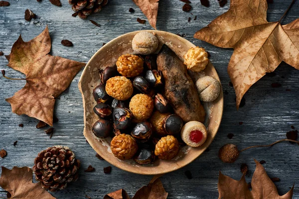 Vista Ángulo Alto Plato Con Poco Batata Asada Algunas Castañas — Foto de Stock