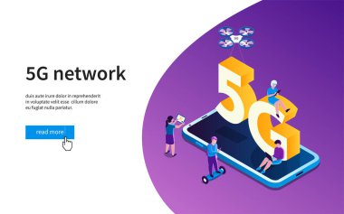 5G harfleri cep telefonunda duruyor. Kablosuz ağ teknolojisi. Cihazları olan insanlar yüksek hızlı internet kullanır. İzometrik vektör illüstrasyonu