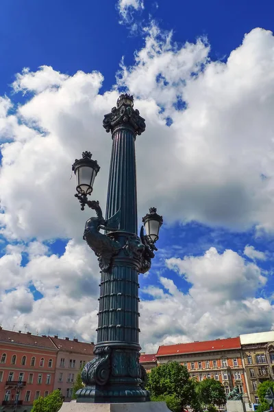 Лампы на Маргарет мост в Будапеште — стоковое фото