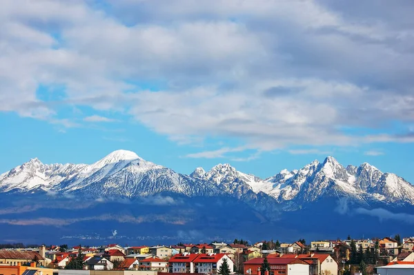 Tatry Wysokie Zimie Widokiem Miasto Poprad Słowacja — Zdjęcie stockowe