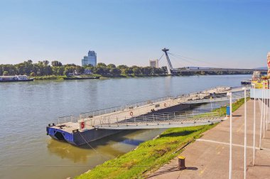 Bratislava, Slovakya 'da Tuna Nehri üzerindeki liman