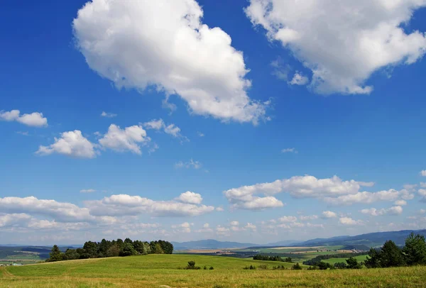 Landschap Met Dorpen Wolken — Stockfoto