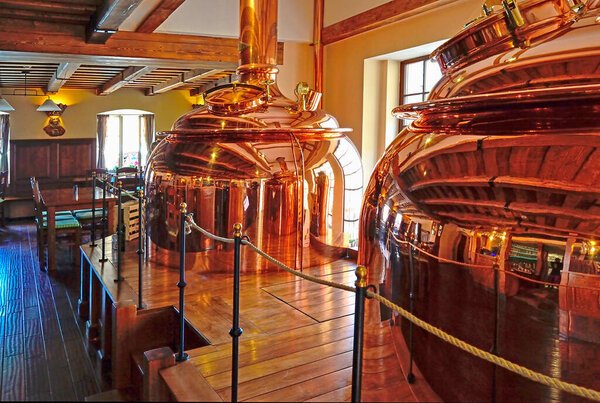 Чайники в микропивоварне в Банской Стайвнице, Словакия