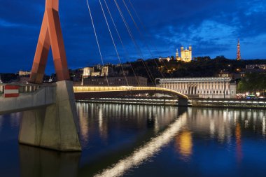 Lyon ünlü görünümünü geceleyin, Fransa.