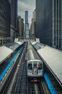 Adams Wabash treni Chicago 'ya doğru gidiyor.