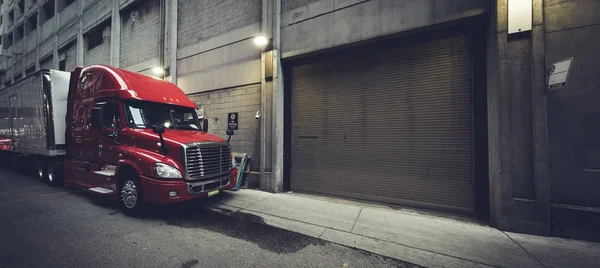 Panoramic View Red Truck Street — Stock Photo, Image