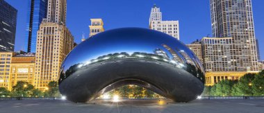 Chicago, Illinois/ABD-Ekim 13 2018: suretinde Cloud Gate veya fasulye 13 Ekim 2018 sabah Millenium Park, Chicago, Illinois