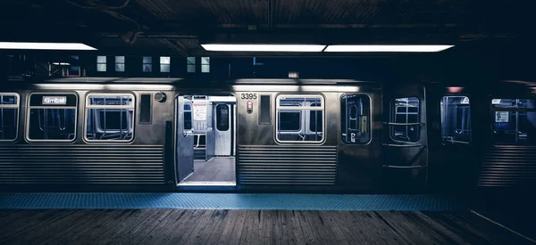 Träna Natten Station Chicago — Stockfoto