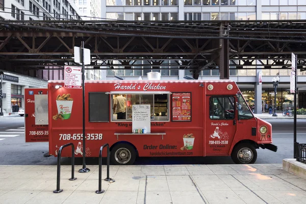芝加哥 Usa 2018年10月9日 哈罗德的鸡食品卡车在芝加哥 乌萨的街道 图片仅供参考 — 图库照片