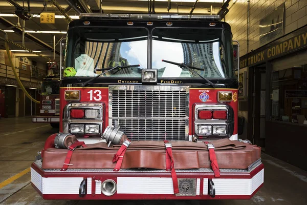 美国芝加哥 2018年10月9日 芝加哥地铁消防车位于芝加哥市中心的一个消防站内 — 图库照片